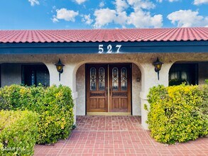 527 Westlake Dr in Palmdale, CA - Building Photo - Building Photo