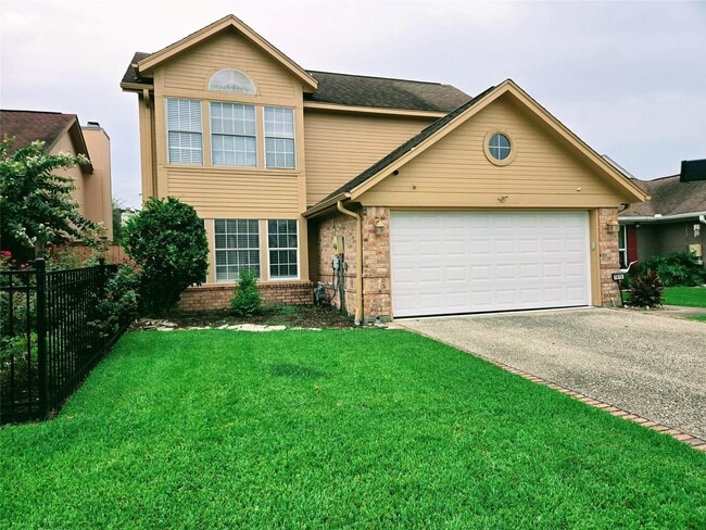 1015 Green Meadow St in Beaumont, TX - Building Photo - Building Photo