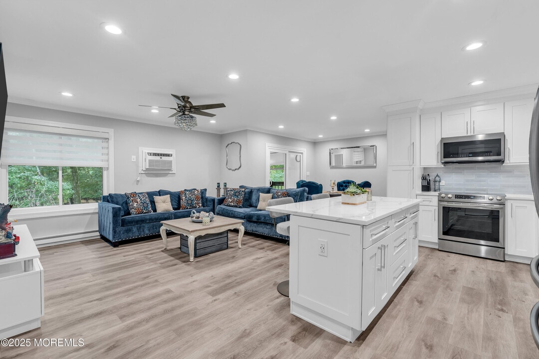 67 Overlook Way in Englishtown, NJ - Building Photo