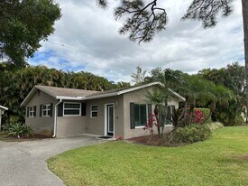 917 SW 36th Terrace in Palm City, FL - Building Photo