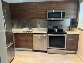 6811 SW 52nd St in Miami, FL - Building Photo - Building Photo