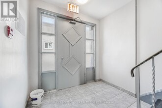 2320 Hixon St in Oakville, ON - Building Photo - Building Photo