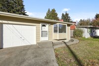 320 Laurelhurst Dr SE in Tumwater, WA - Building Photo - Building Photo