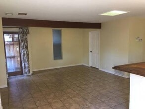 22321 H St, Unit A in Santa Margarita, CA - Foto de edificio - Building Photo