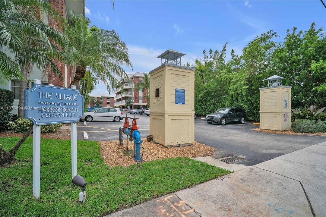 2420 SE 17th St in Fort Lauderdale, FL - Building Photo