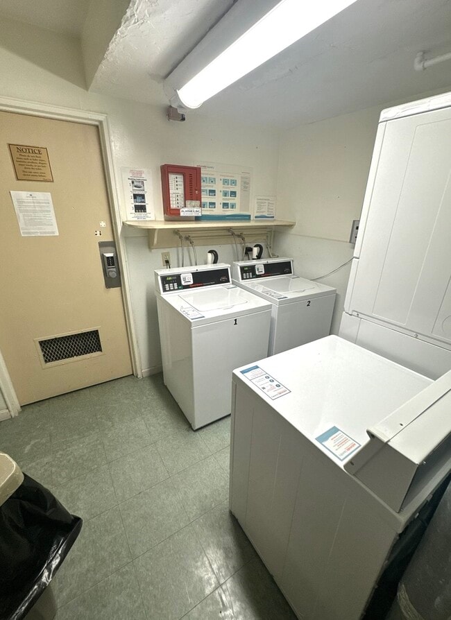 140 Kenrick St, Unit 21 in Boston, MA - Building Photo - Building Photo