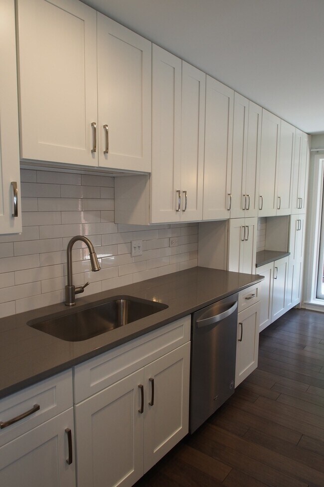 129 Acacia Cir in Indian Head Park, IL - Building Photo - Building Photo