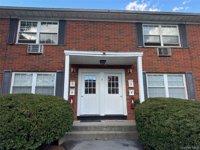 5 Wildwood Dr in Wappingers Falls, NY - Building Photo - Building Photo