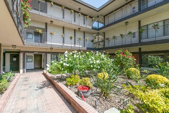 234 N Kenwood St, Unit 106 in Glendale, CA - Building Photo - Building Photo