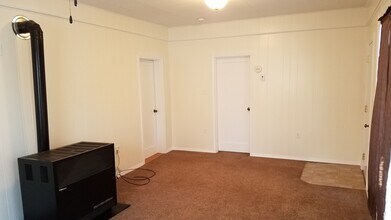 2304 N Fir St in La Grande, OR - Foto de edificio - Building Photo