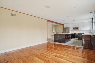 215 Summit Ave in Summit, NJ - Building Photo - Building Photo