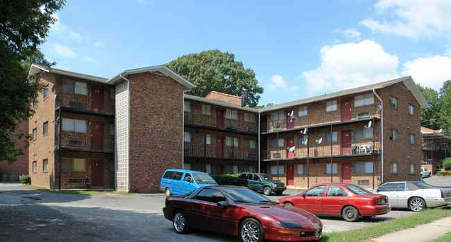 Executive Apartments in Durham, NC - Foto de edificio - Building Photo