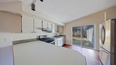 959 SW 3rd Ave in Oak Harbor, WA - Building Photo - Building Photo