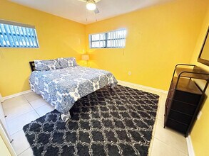 737 SE 4th Ave in Gainesville, FL - Foto de edificio - Building Photo