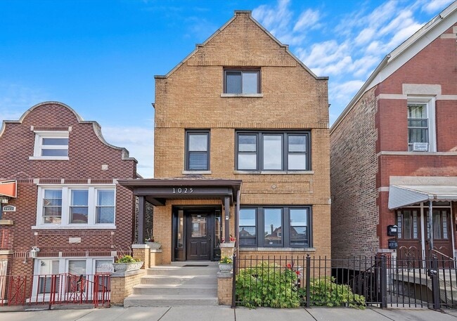 property at 1025 W 31st Pl