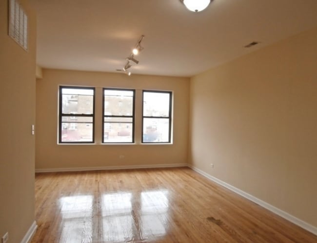 3123 W Lawrence Ave, Unit 2