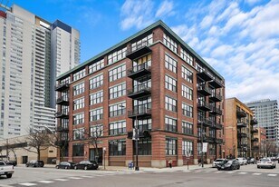 817 W Washington Blvd in Chicago, IL - Building Photo