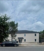 7602 Windsor Oaks, Unit 7602 in San Antonio, TX - Building Photo