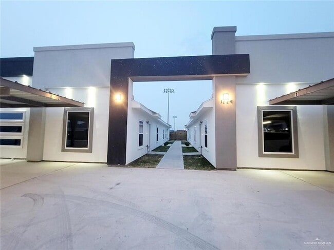 1624 W Denise Dr, Unit 1 in Pharr, TX - Building Photo - Building Photo