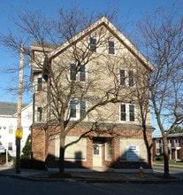 11 Pine St in Pawtucket, RI - Building Photo - Building Photo