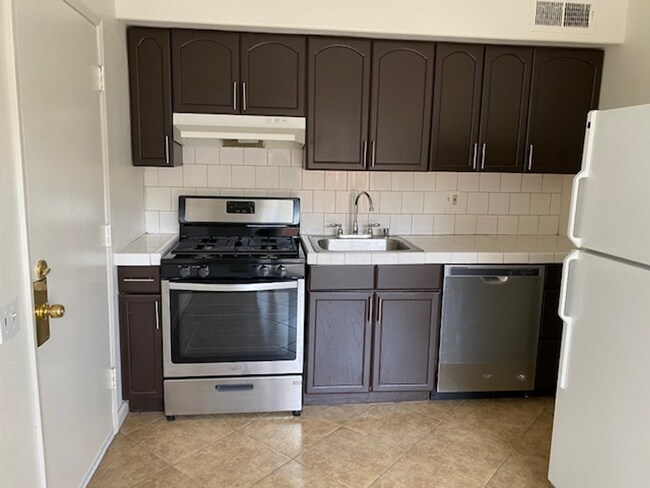 44700 Las Palmas Ave in Palm Desert, CA - Building Photo - Building Photo