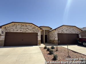 5602 Rio Cyn in Converse, TX - Foto de edificio