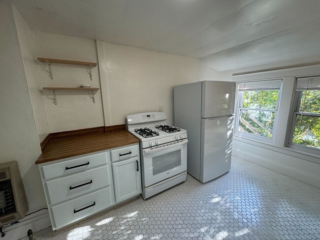 58 Sullivan St in Claremont, NH - Building Photo - Building Photo