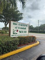 10865 SW 112th Ave in Miami, FL - Building Photo