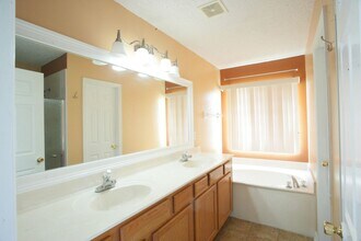 8452 Stelling Dr S in Jacksonville, FL - Building Photo - Building Photo