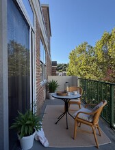 200 Grand Cove Way, Unit 5F in Edgewater, NJ - Building Photo - Building Photo