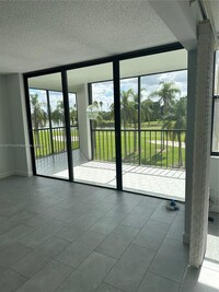 16300 Golf Club Rd in Weston, FL - Building Photo - Building Photo