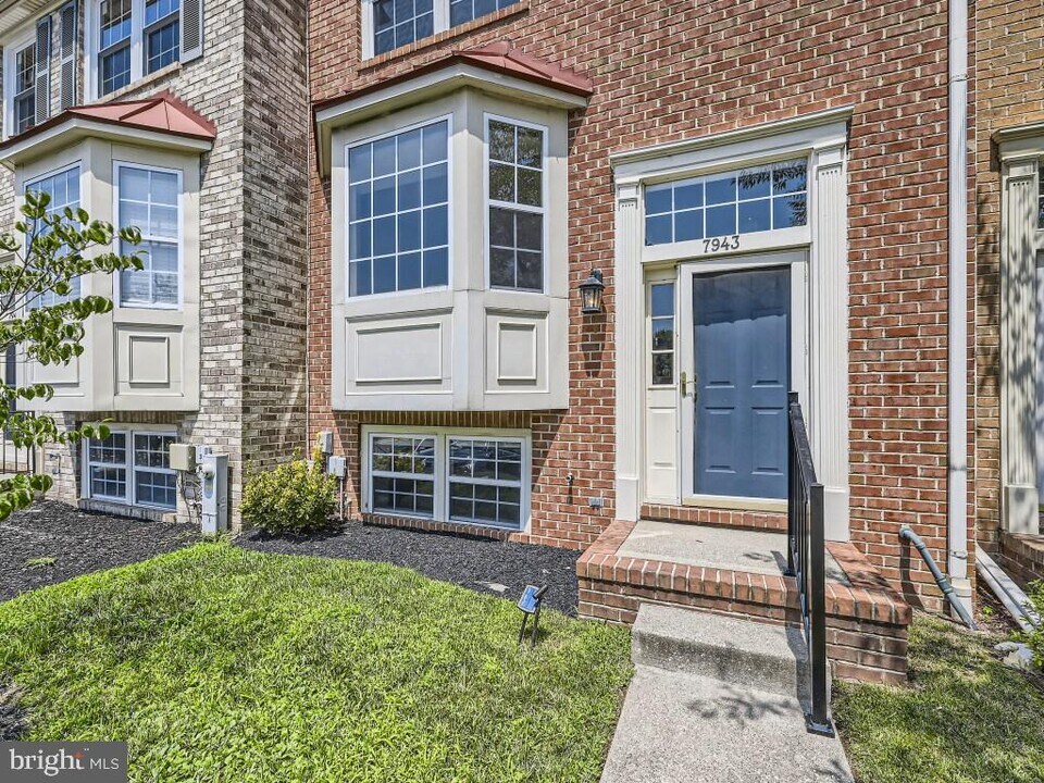 7943 River Rock Way in Riviera Beach, MD - Building Photo