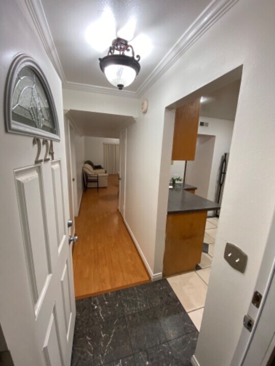 10331 Lindley Ave in Los Angeles, CA - Building Photo