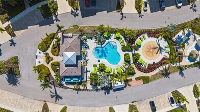395 Aruba Cir in Bradenton, FL - Building Photo - Building Photo