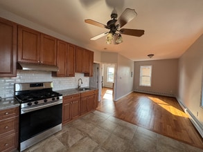 1009 Avenue C in Bayonne, NJ - Foto de edificio - Building Photo