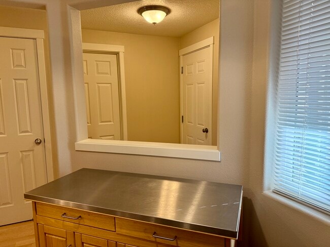 10743 SW Canterbury Ln in Tigard, OR - Foto de edificio - Building Photo