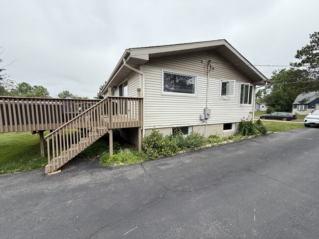 588 W Winona St in Duluth, MN - Building Photo - Building Photo