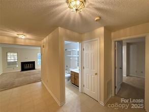 20105 Henderson Rd in Cornelius, NC - Foto de edificio - Building Photo