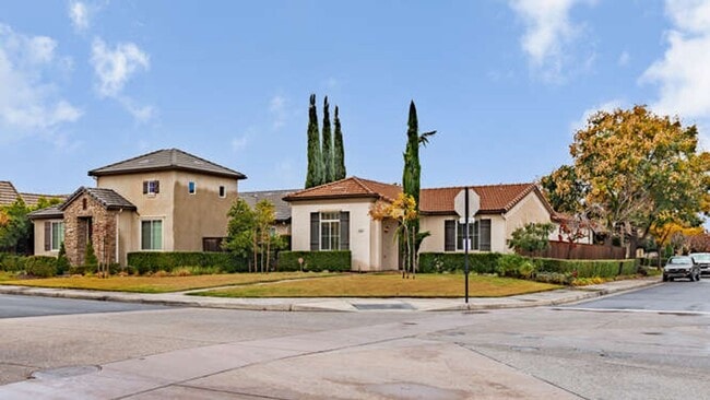 1898 N Highland Ave in Clovis, CA - Building Photo - Building Photo