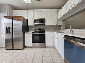 2456 Lake Woodberry Cir in Brandon, FL - Building Photo - Building Photo