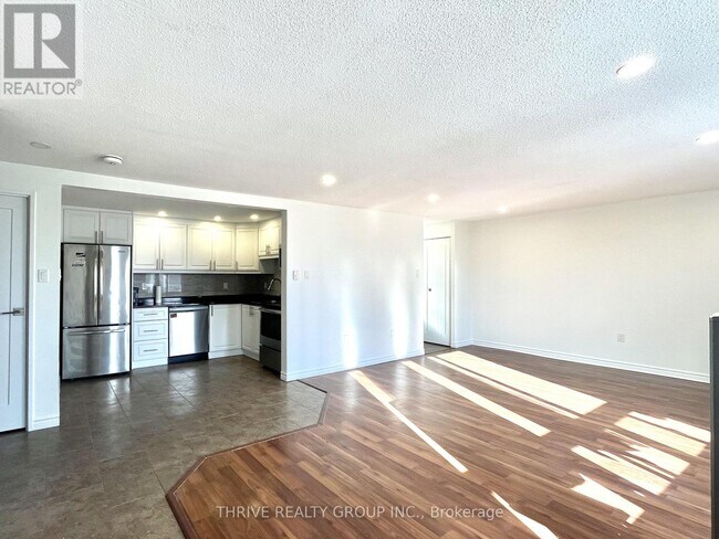 1288 Commissioners Rd W in London, ON - Building Photo - Building Photo