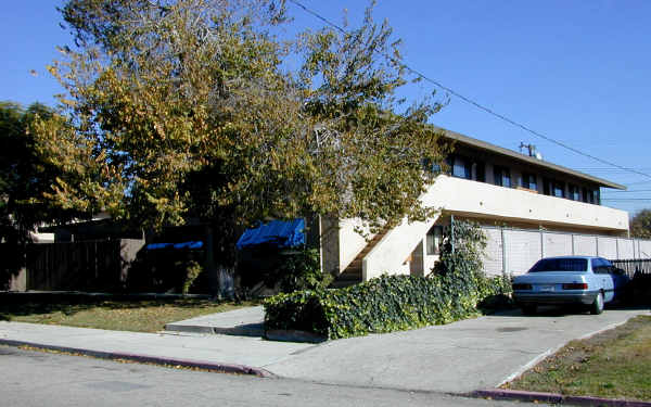 880 N 4th Ave in Upland, CA - Building Photo