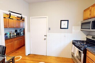24 Tufts St, Unit 2 in Cambridge, MA - Building Photo - Building Photo