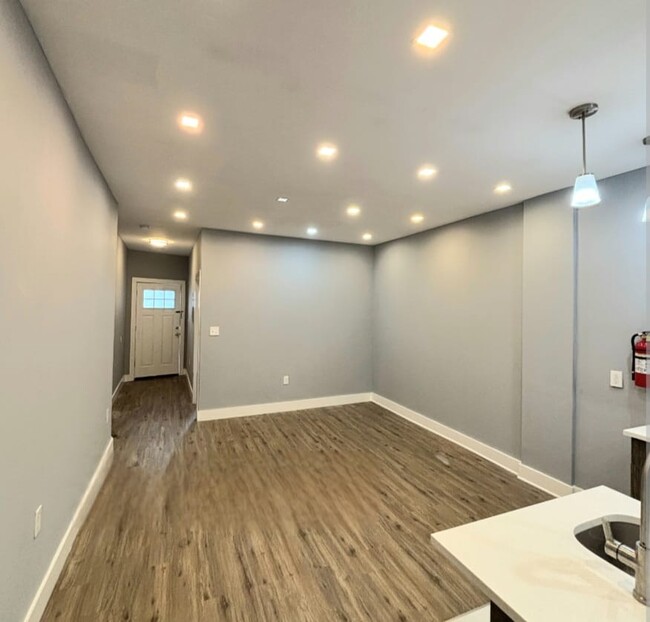 812 Clinton Ave in Newark, NJ - Building Photo - Building Photo