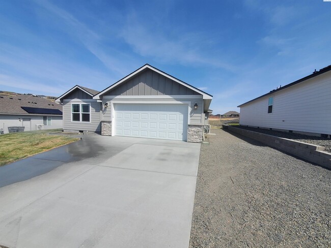 property at 2861 S Belfair Pl