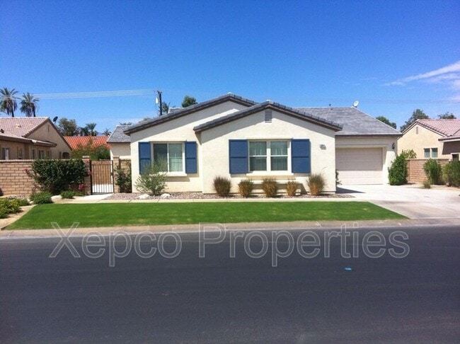 43341 Parkway Esplanade W in La Quinta, CA - Foto de edificio - Building Photo