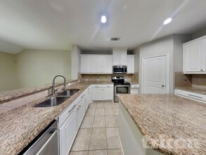 1608 Cowtown Dr in Mansfield, TX - Foto de edificio - Building Photo