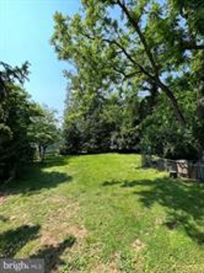8 Mannakee St in Rockville, MD - Building Photo - Building Photo