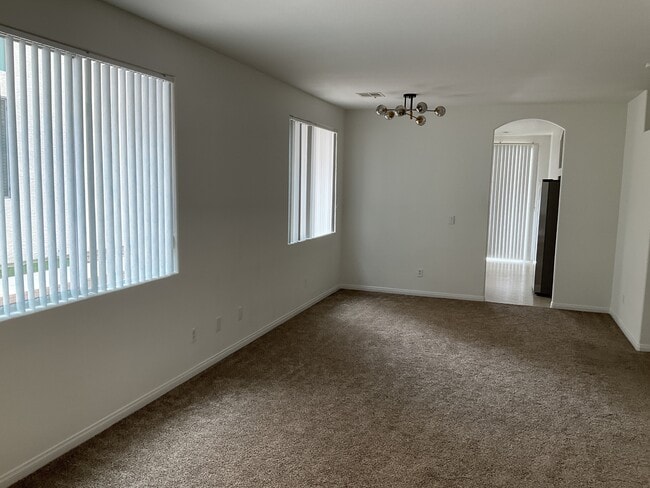 8336 Crown Peak Ave in Las Vegas, NV - Building Photo - Building Photo