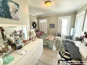 81 Florence St in Boston, MA - Foto de edificio - Building Photo